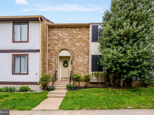 6029 Forrest Hollow Ln, Springfield, VA 22152