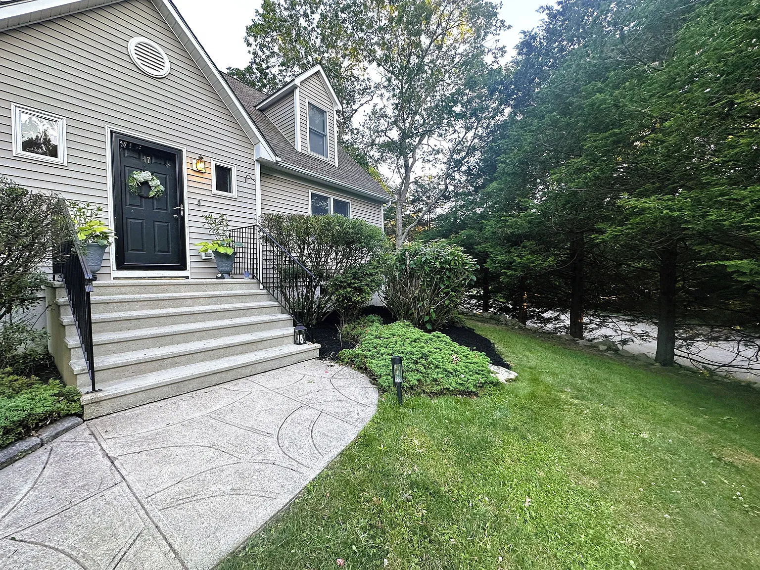 17 Trolley Ln — Photo 3