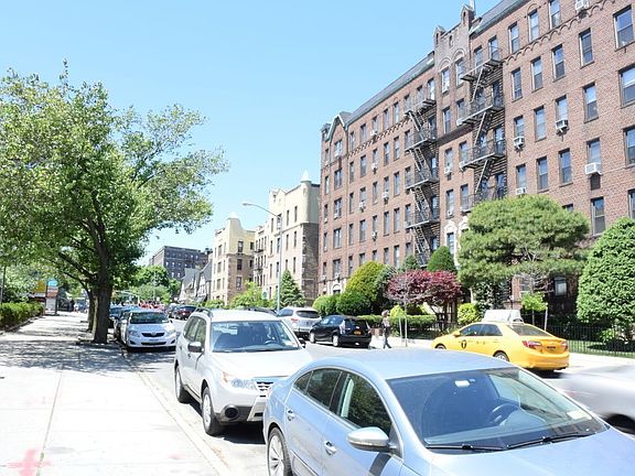 3rd image of 11937 Metropolitan Ave APT 3E