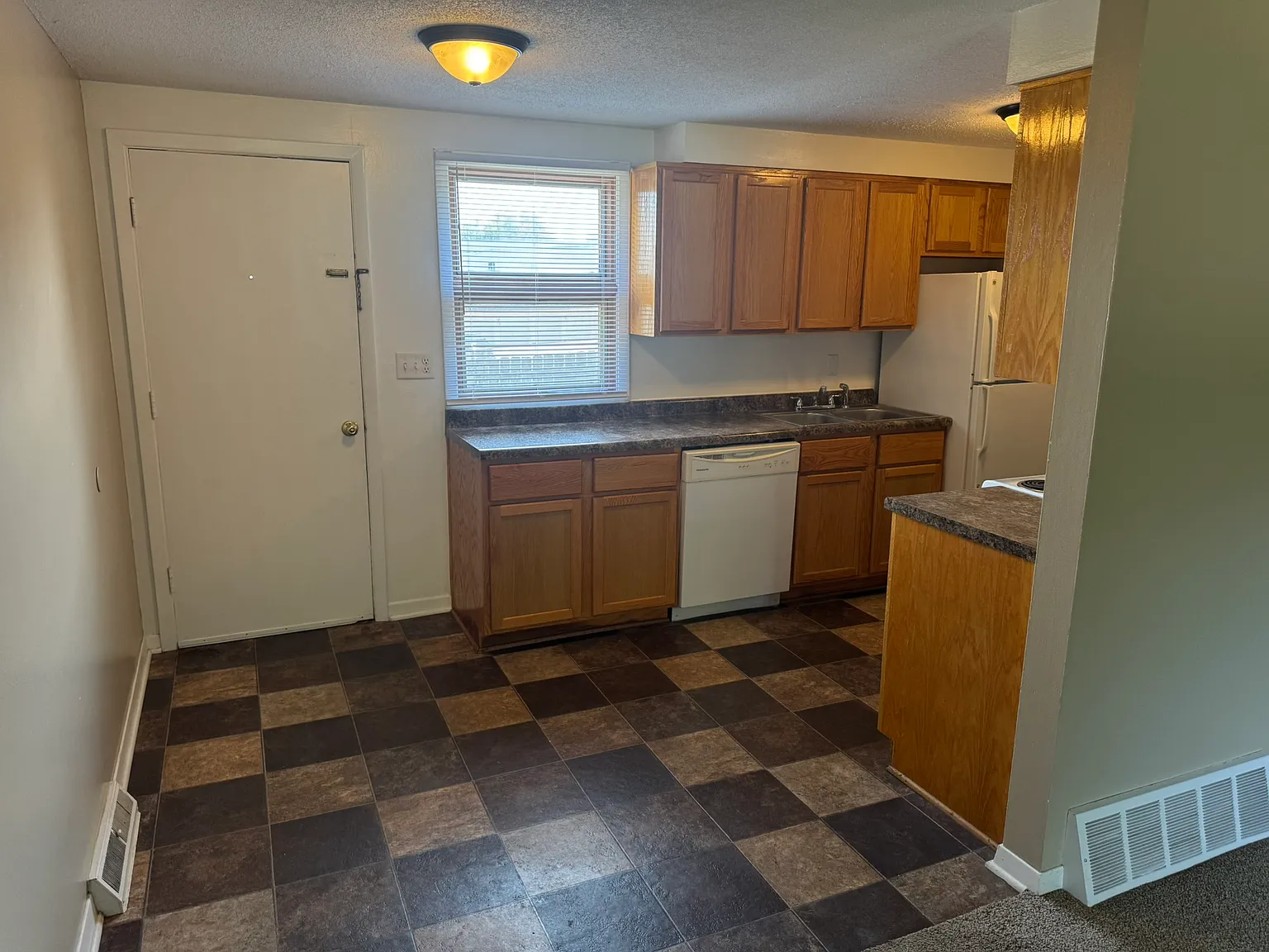 2 bed, 878 sqft, $1,100 — Photo 3