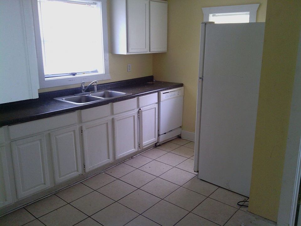 2nd image of 2850 E New York St