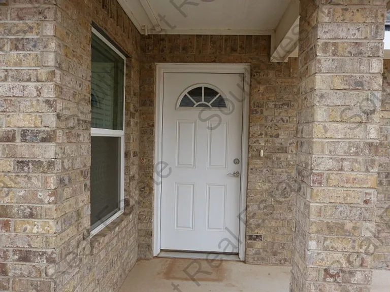 1305 Mission Dr. — Photo 3