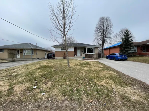 81 Parkway Cres #2, Clarington, ON L1C 1C2