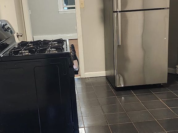 5th image of 12 Stonybrook Pl