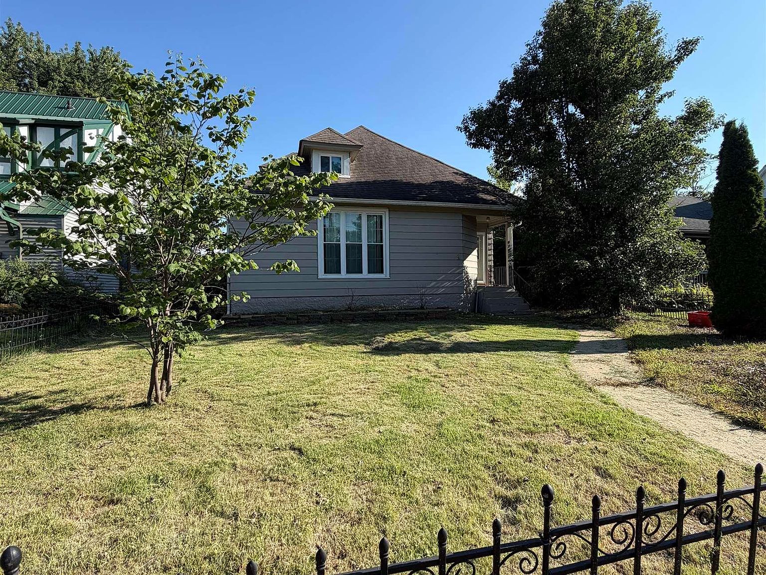 176 E Alta Vista Ave — Ottumwa Country Club