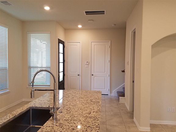 5th image of 218 Moon Dance Ct
