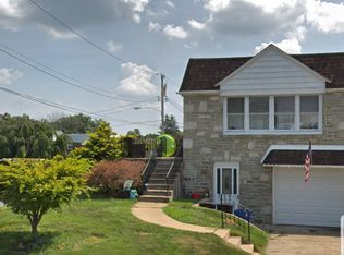 9963 Woodfern Rd, Philadelphia, PA 19115