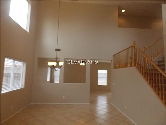3rd image of 1528 W Hammer Ln