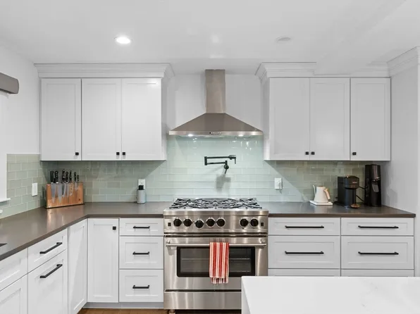 66 Audubon Dr, Newton, MA 02467