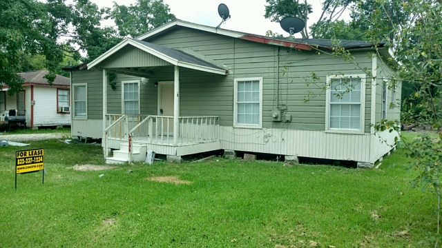 1st image of 211 W Saint Charles Dr