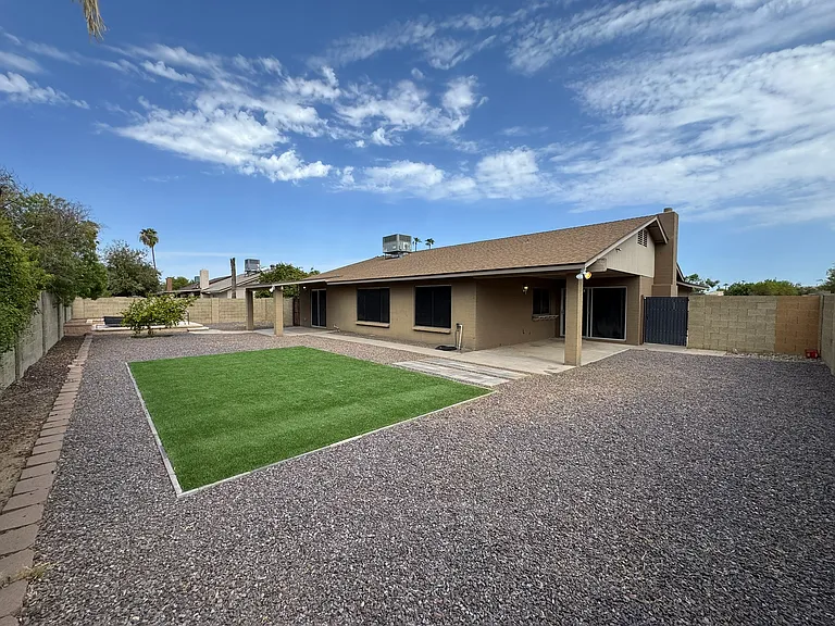 3201 W Paradise Ln — Photo 10