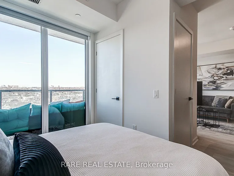 1285 Dupont St #1305 — Photo 25