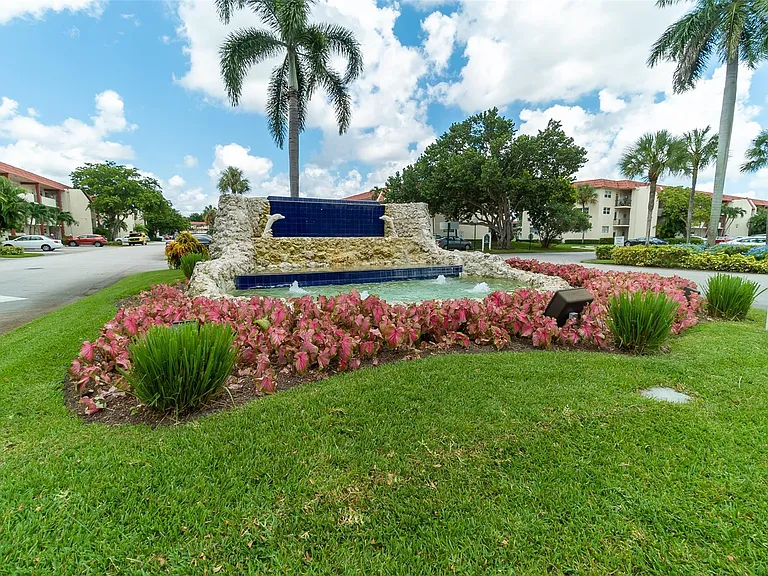 820 S Hollybrook Dr #209 — Photo 55
