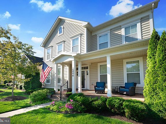2nd image of 13908 Victory Ln