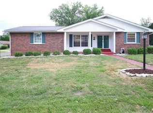 5323 Dover Dr, Godfrey, IL 62035