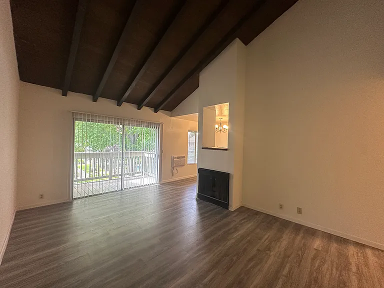 2564 Walnut Blvd #122 — Photo 8