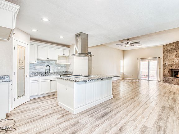 3rd image of 117 Jeweled Mesa Dr
