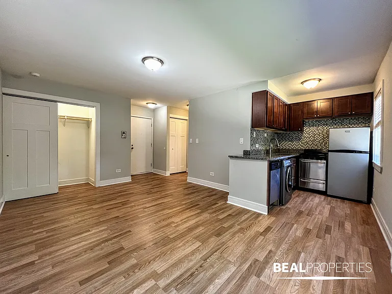 696 Elm Pl — Photo 14