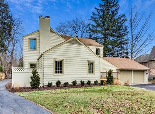 909 Golf Ln, Wheaton, IL 60189