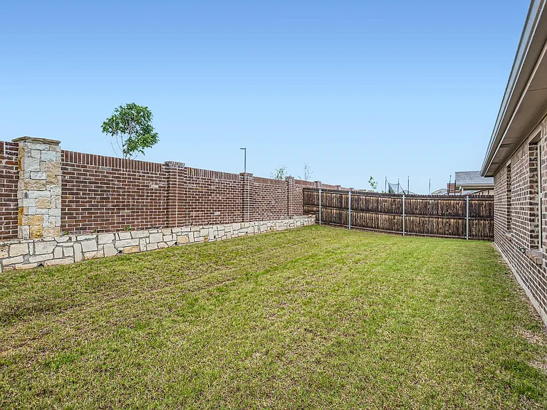 2310 Hankinson Ln — Photo 29