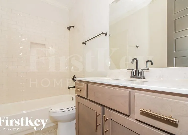 10242 Evergreen Manor Cv — Photo 14