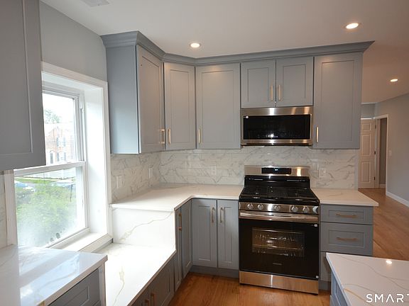 5th image of 27 Longview Avenue