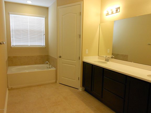 5th image of 15882 LEXINGTON PARK Boulevard #310