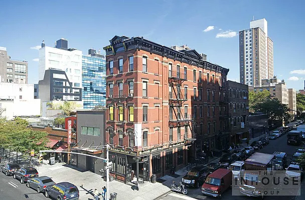 Rented by The InHouse Group | media 35