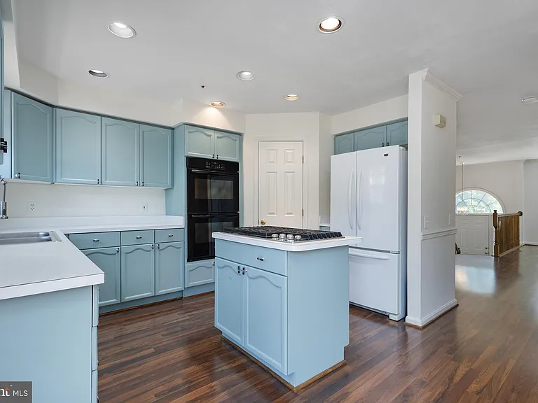 18506 Carriage Walk Cir — Photo 12