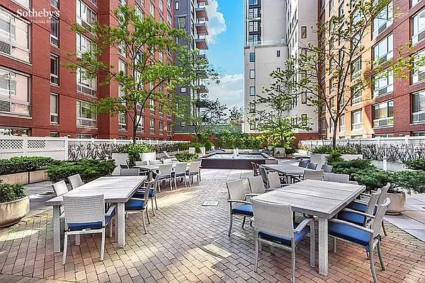 Rented by Sotheby's International Realty | media 10