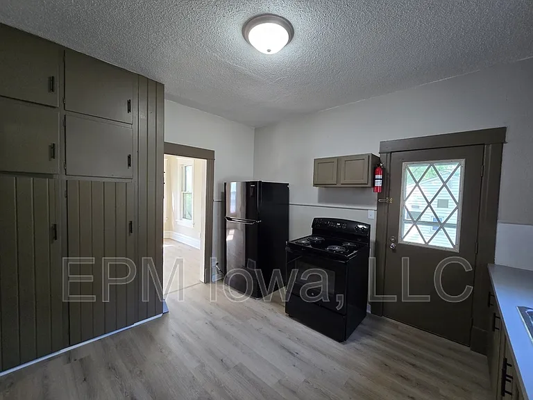 422 Baltimore St — Photo 10