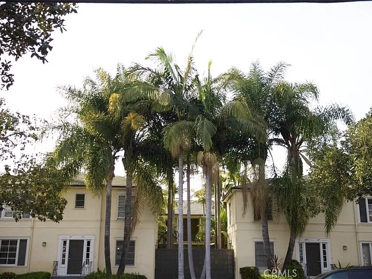 435 N Van Ness Ave — Photo 1