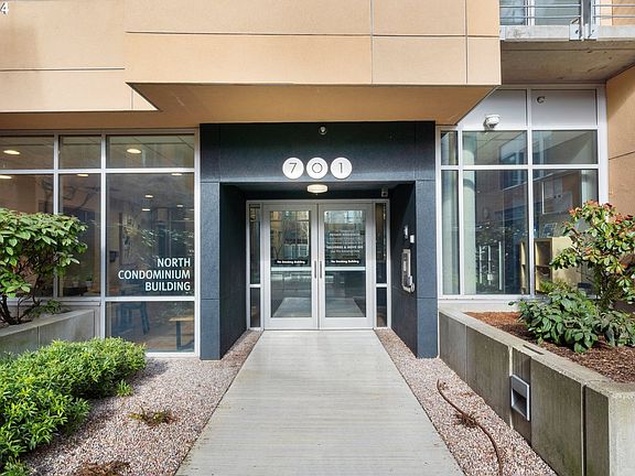 2nd image of 701 Columbia St APT 212