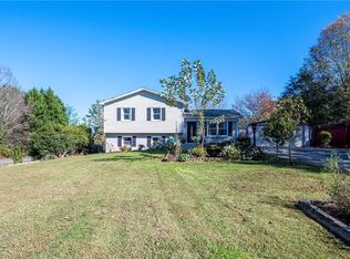 2241 Vienna Dozier Rd, Pfafftown, NC 27040