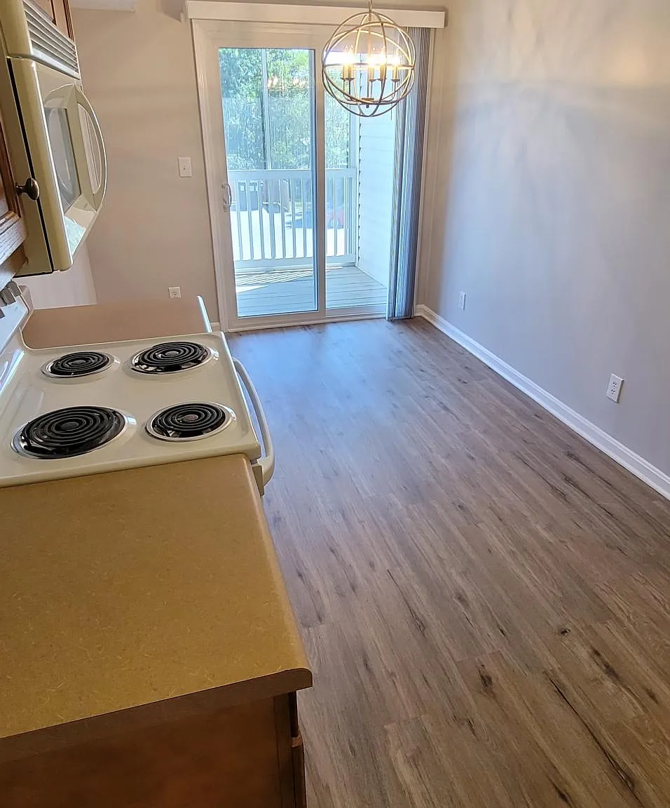 2 bed, 1.5 bath, 1097 sqft, $1,450 — Photo 4