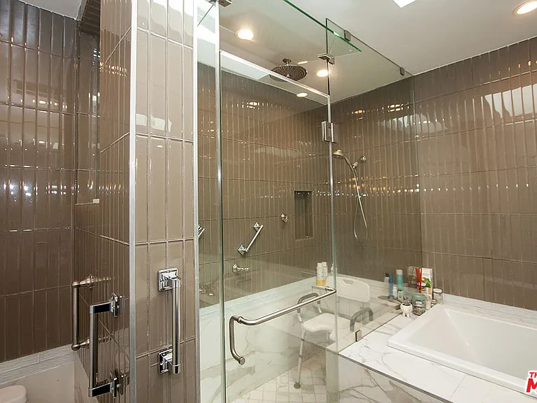 1173 S Point View St — Photo 16