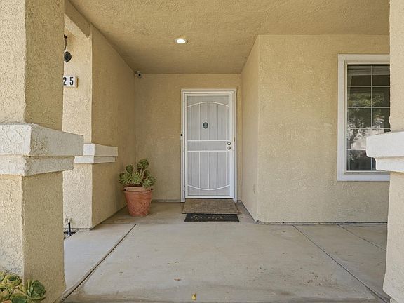 5th image of 425 Sanderling Dr