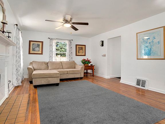 3rd image of 208 Cole Ave