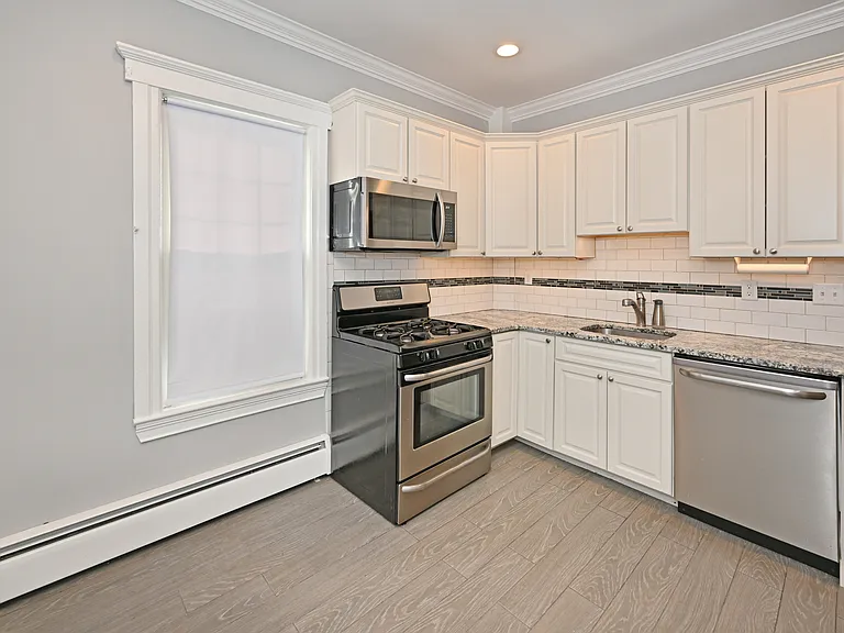264 Morse Ave — Photo 12