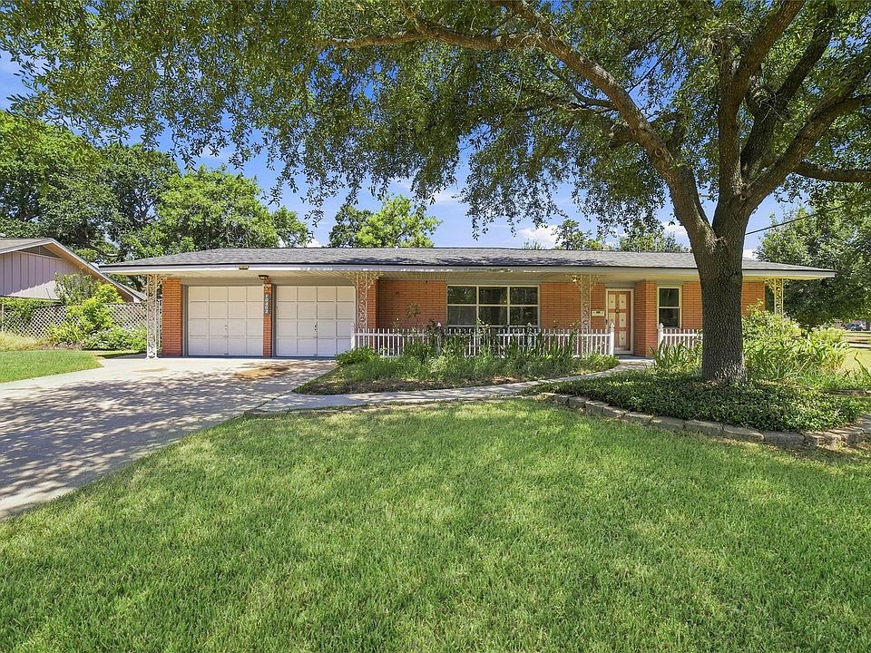 1st image of 10402 Shadow Wood Dr