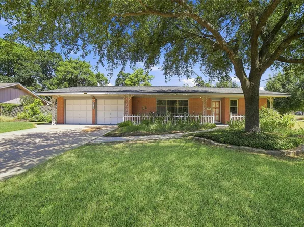 10402 Shadow Wood Dr, Houston, TX 77043