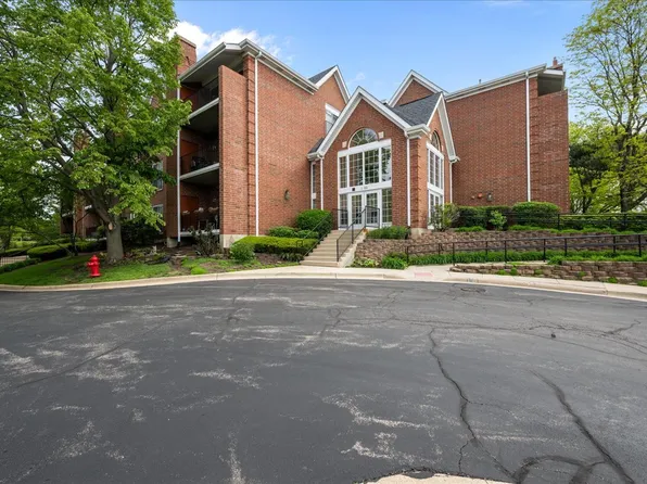 29 Hunt Club Drive #29, Saint Charles, IL 60174