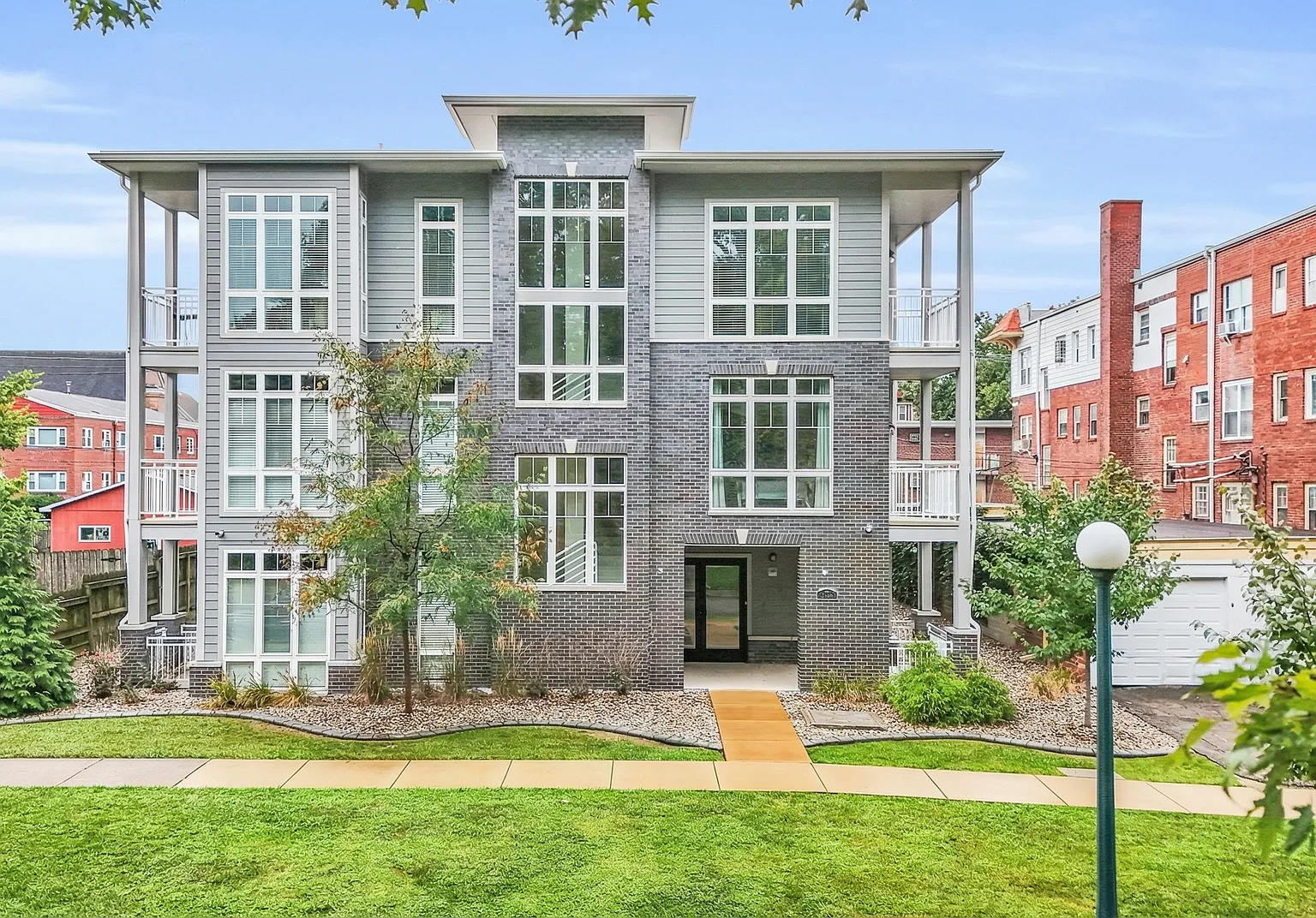 309 W Washington — Photo 1