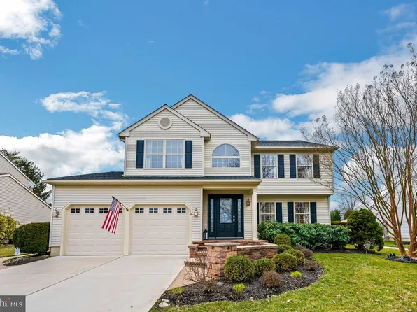 19 Amberfield Dr, Delran, NJ 08075