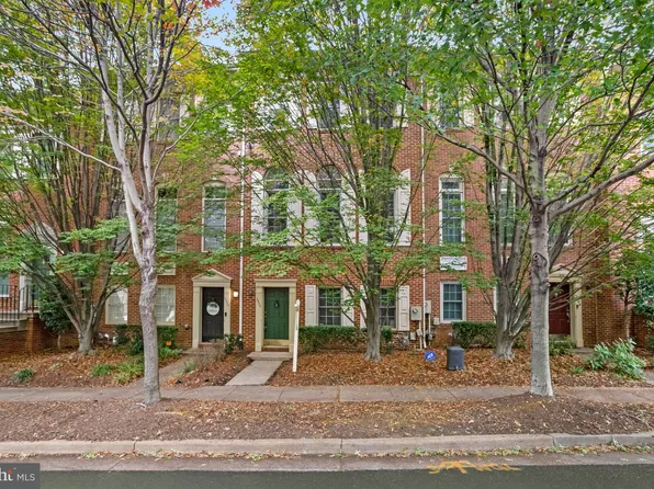2424 N Hampton Dr, Alexandria, VA 22311