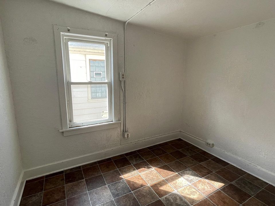 2nd image of 1427 S 81st St #2