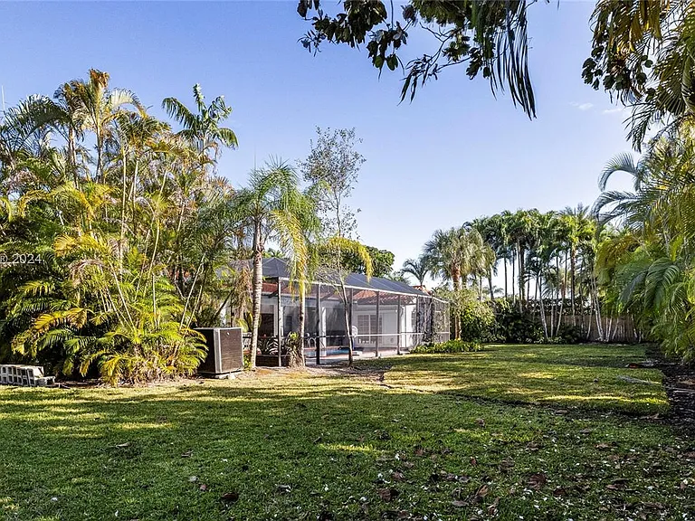 10130 SW 70th Ave — Photo 65
