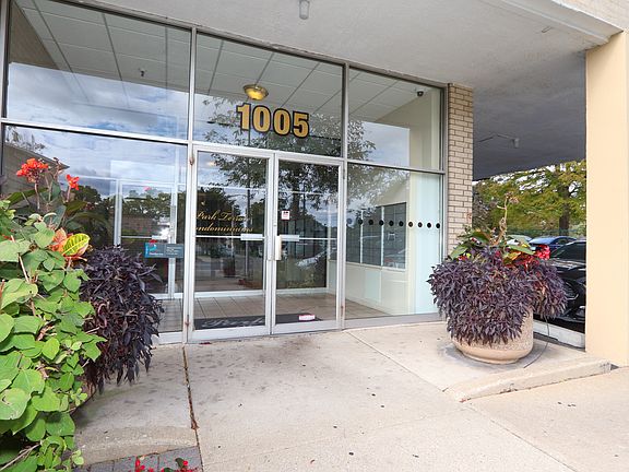 3rd image of 1005 Des Plaines Ave #A307