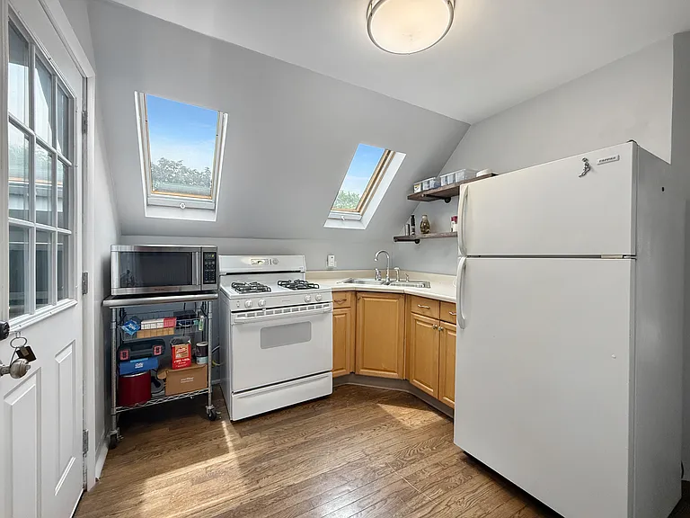 1140 S Harvey Ave — Photo 9