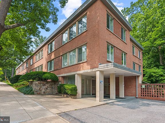 3rd image of 3033 New Mexico Ave NW APT 305